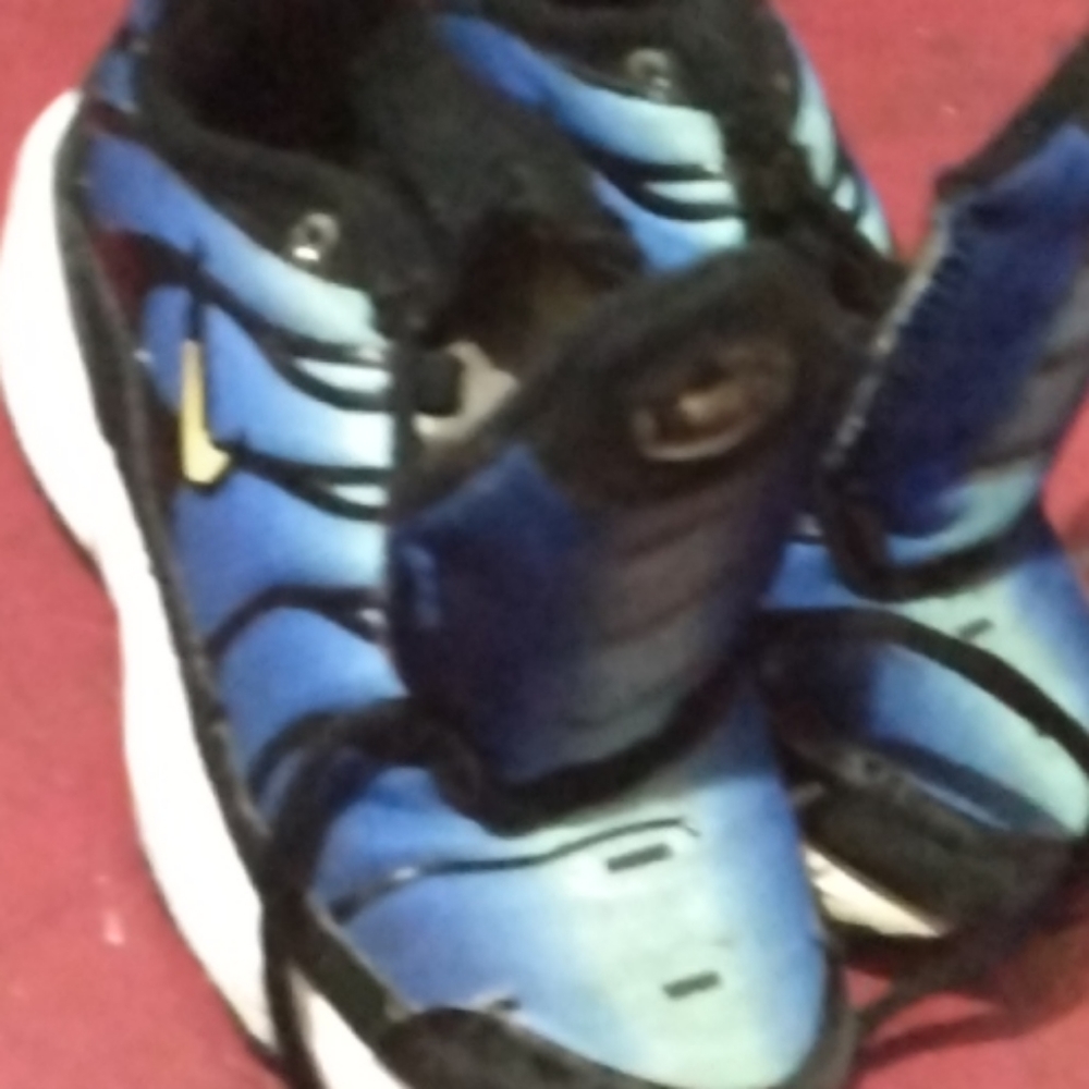 Boys sneakers